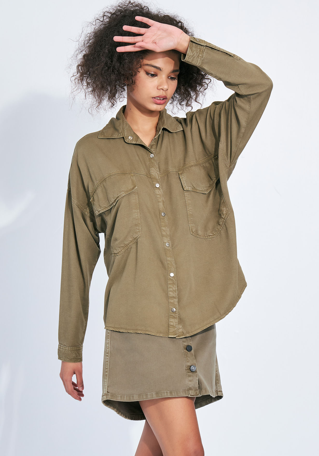 camisa verde militar oversize